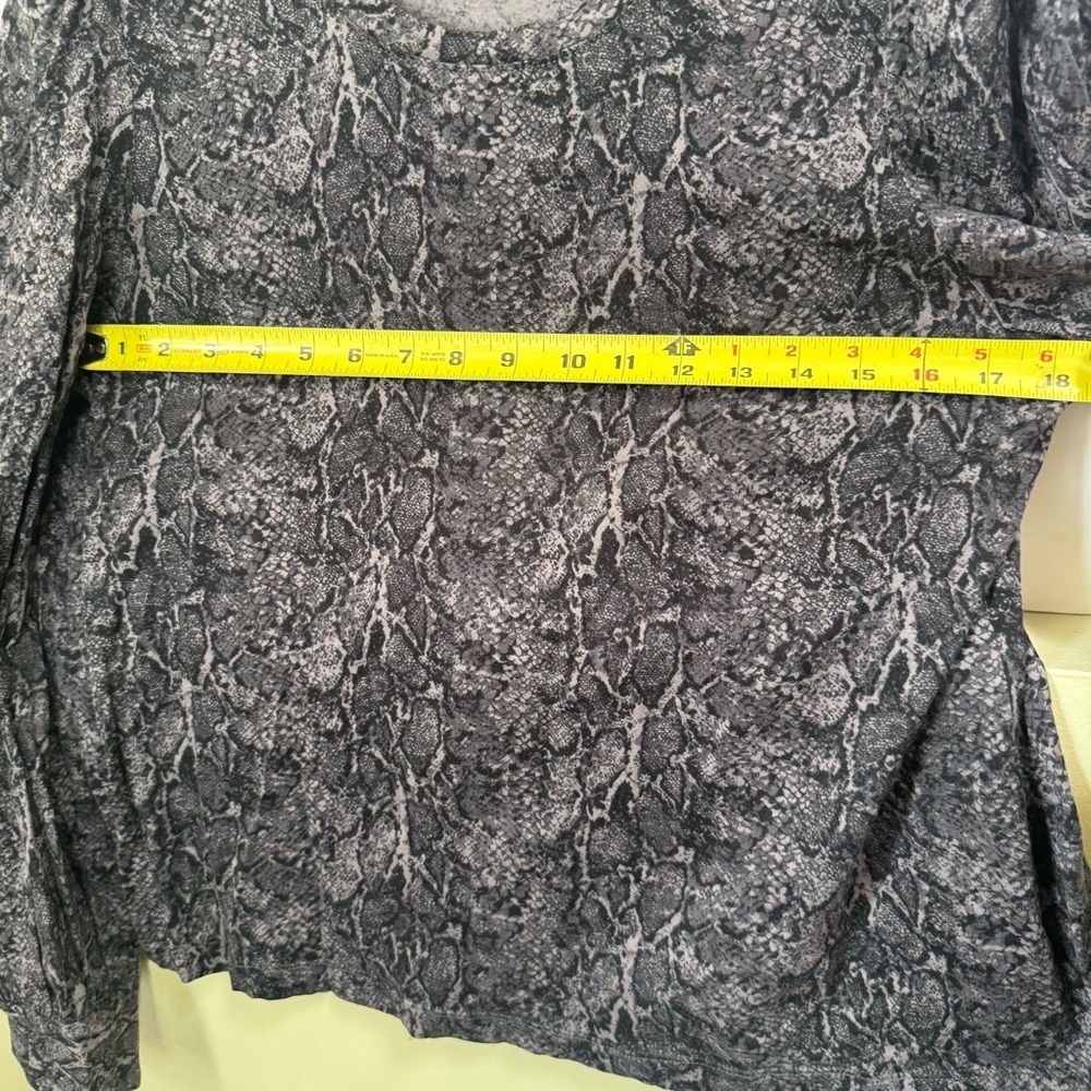 Rails EMILIA SnakeSkin Print Lightweight Puff Sleeve Crew Top Boho Shirt Gray XL - Picture 14 of 16